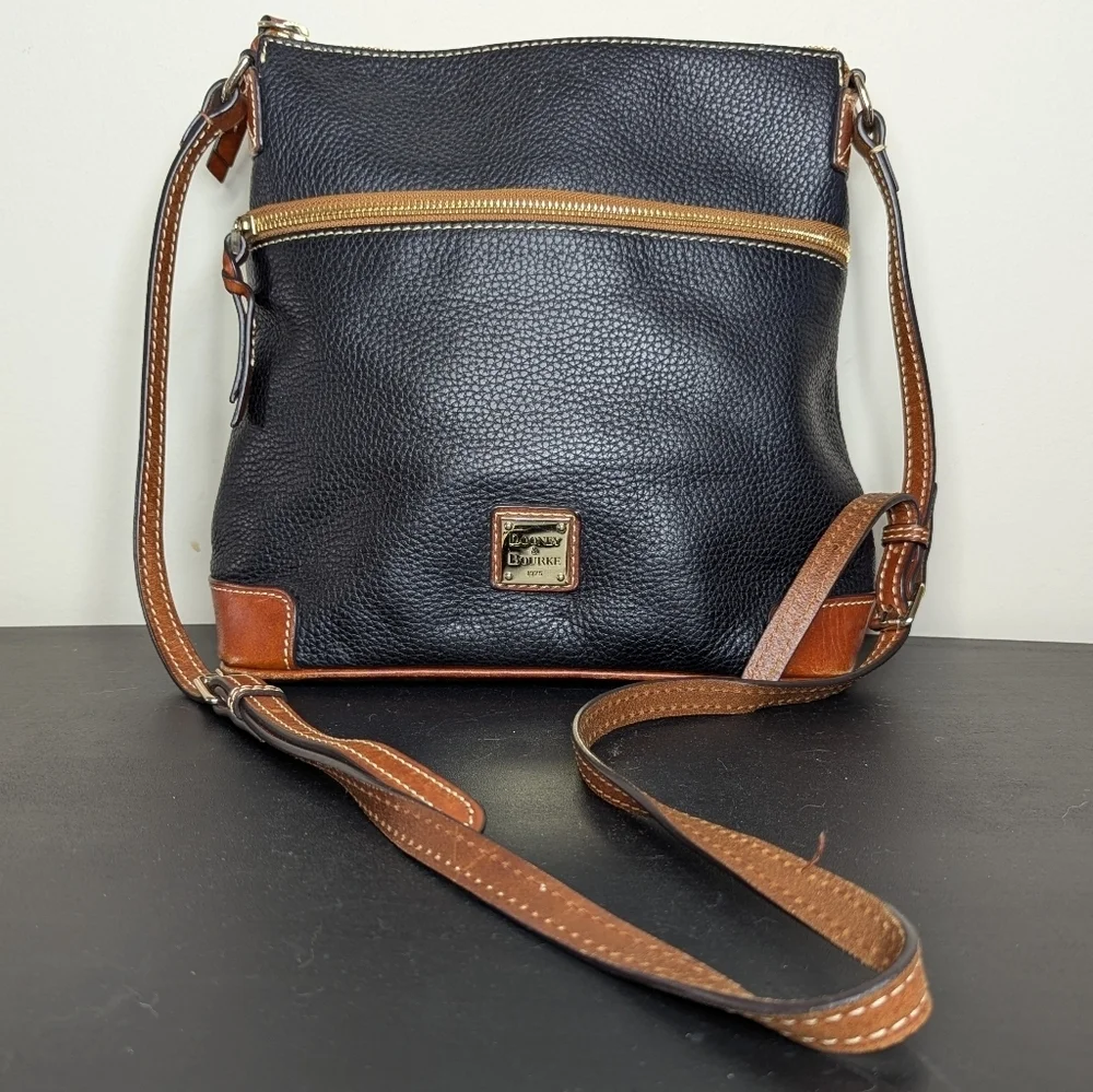 Dooney & Bourke Pebble Grain Black‎ Leather Crossbody Purse Handbag Large